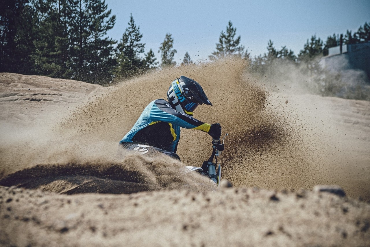 Husqvarna presenta la linea abbigliamento 2022